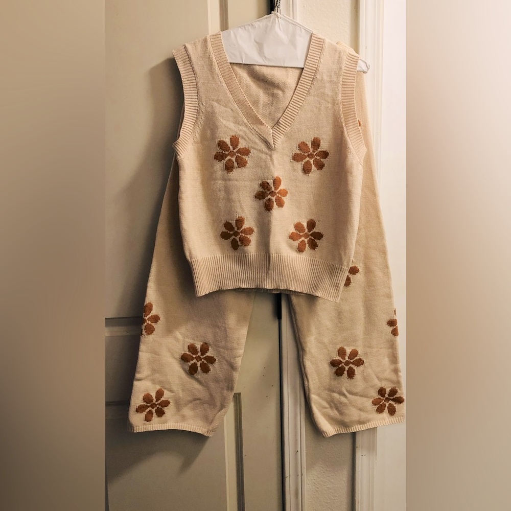 2 piece capree sweater vest set, never worn